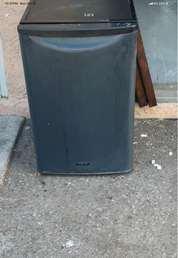 Mini Fridge/ Beverage Cooler