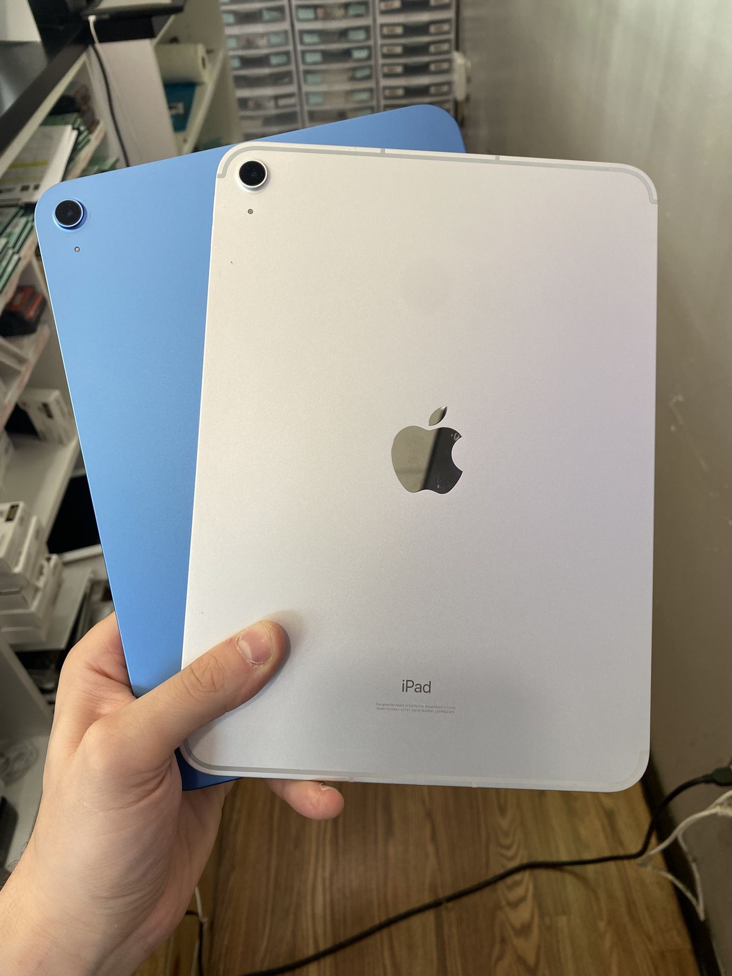 iPad 10th Gen WIFI 64GB - All Colors