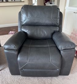 Black Recliner Chair *Excellent Condition*