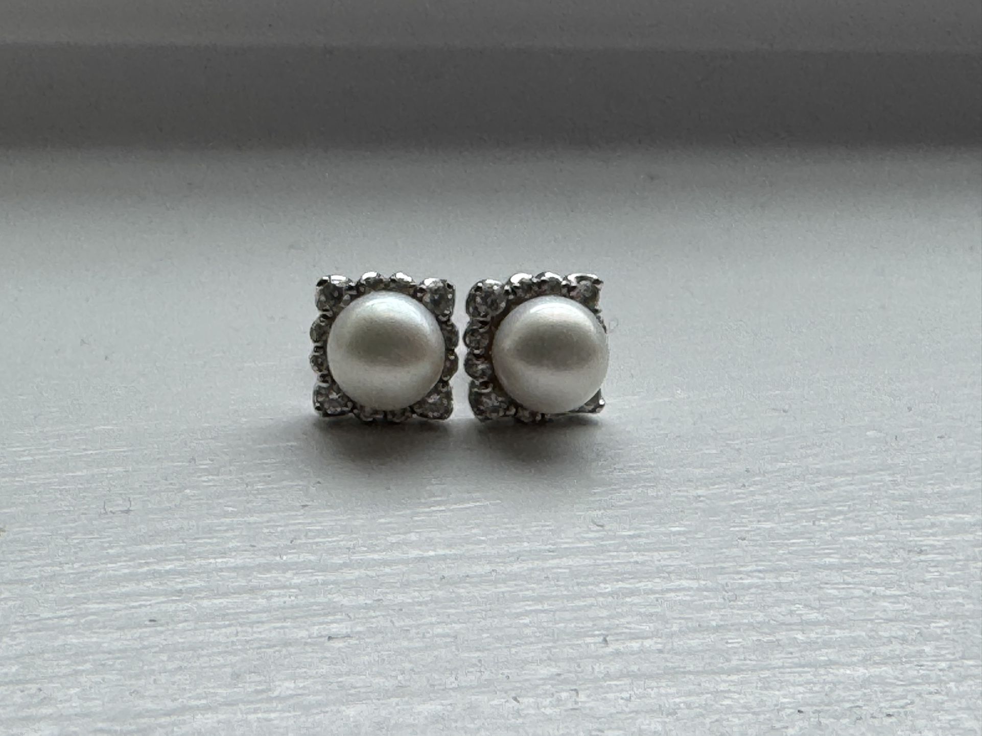 Diamond And Pearl Platinum Earrings