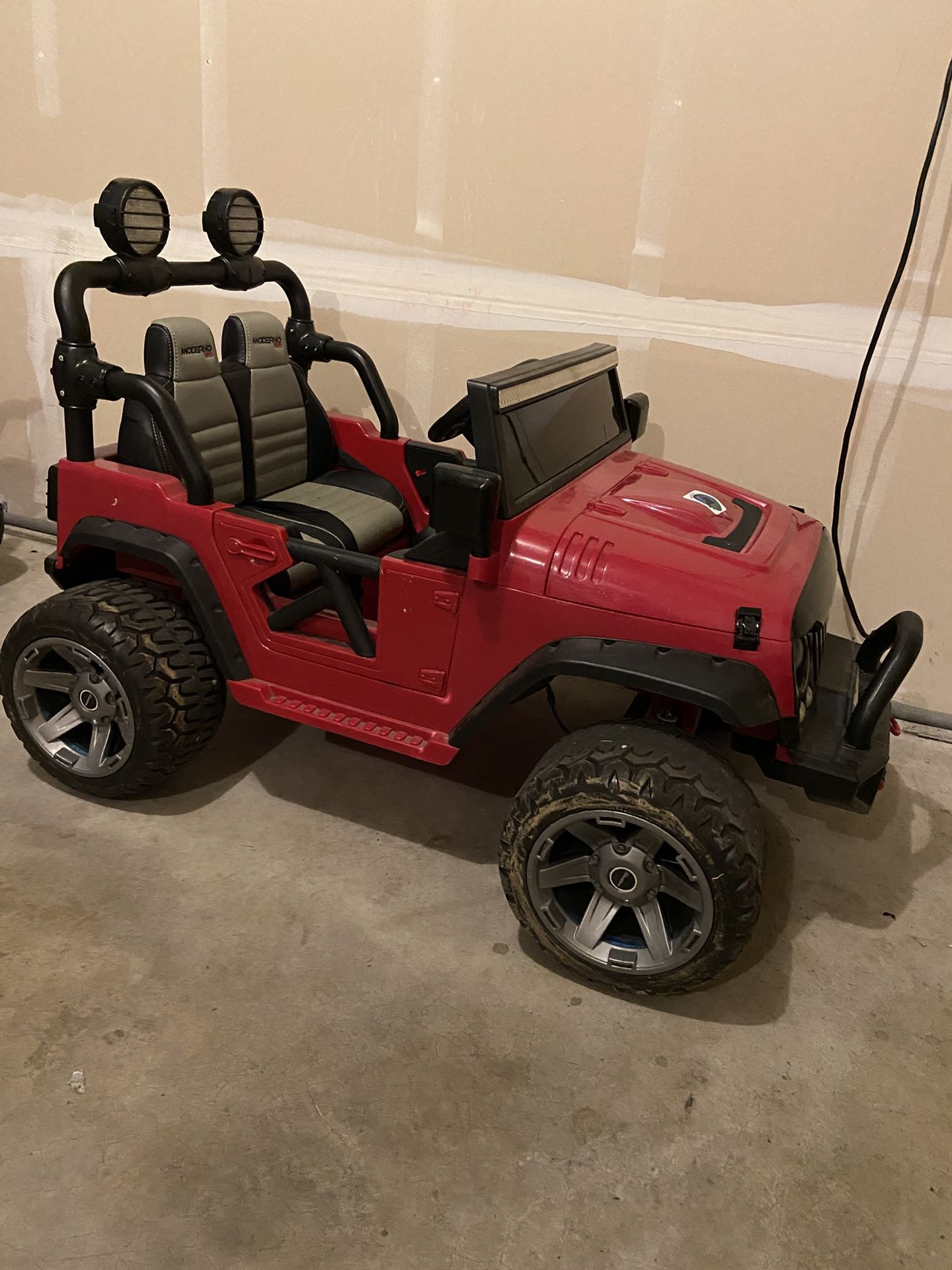 Free Kids Electric Jeep (doesn’t start)