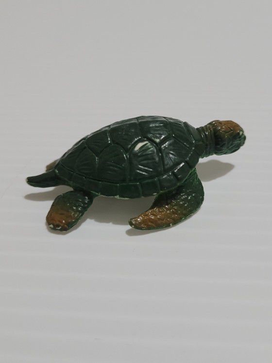 GREEN SEA TURTLE Animal Figurine Safari Ltd. Toy 2.25" long by 1.5" wide.