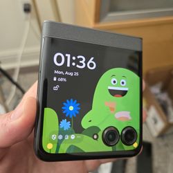 Cricket Wireless Motorola Moto Razr 5g 256gb 8-16gb Ram FLIP Phone 2024 