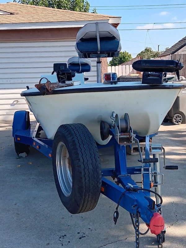 17.6 BASS BOAT Registered  With Trailer 50hp  2strroke Envinrude   Trolling  Motor Foot Controlled 2live Well Tanks New Impeller Water Pump ThermBolts