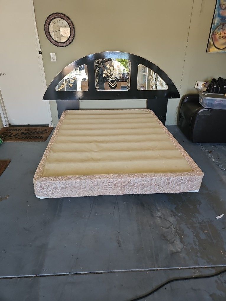 Queen Size Bedroom With Headboard And Dresser