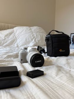 Canon EOS Rebel SL1 Camera White with Lens and Bag