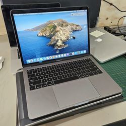 Apple MacBook Pro 2017 13 Inch.