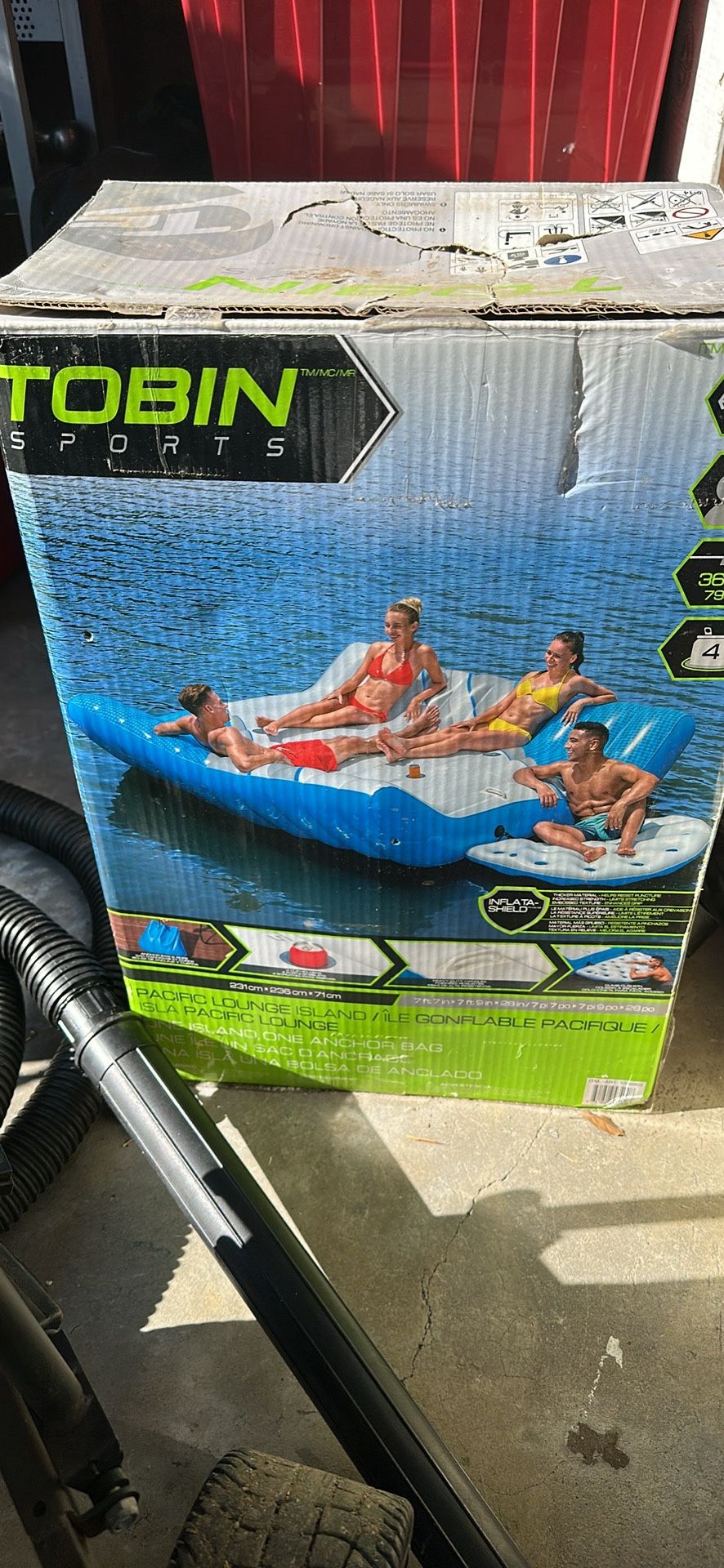 Robin Sports Lounge Floatie