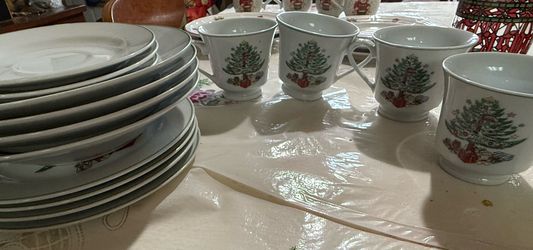  Gibson Christmas Tree Dinnerware 