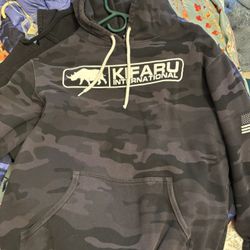 Black And White Sweater Kifaru