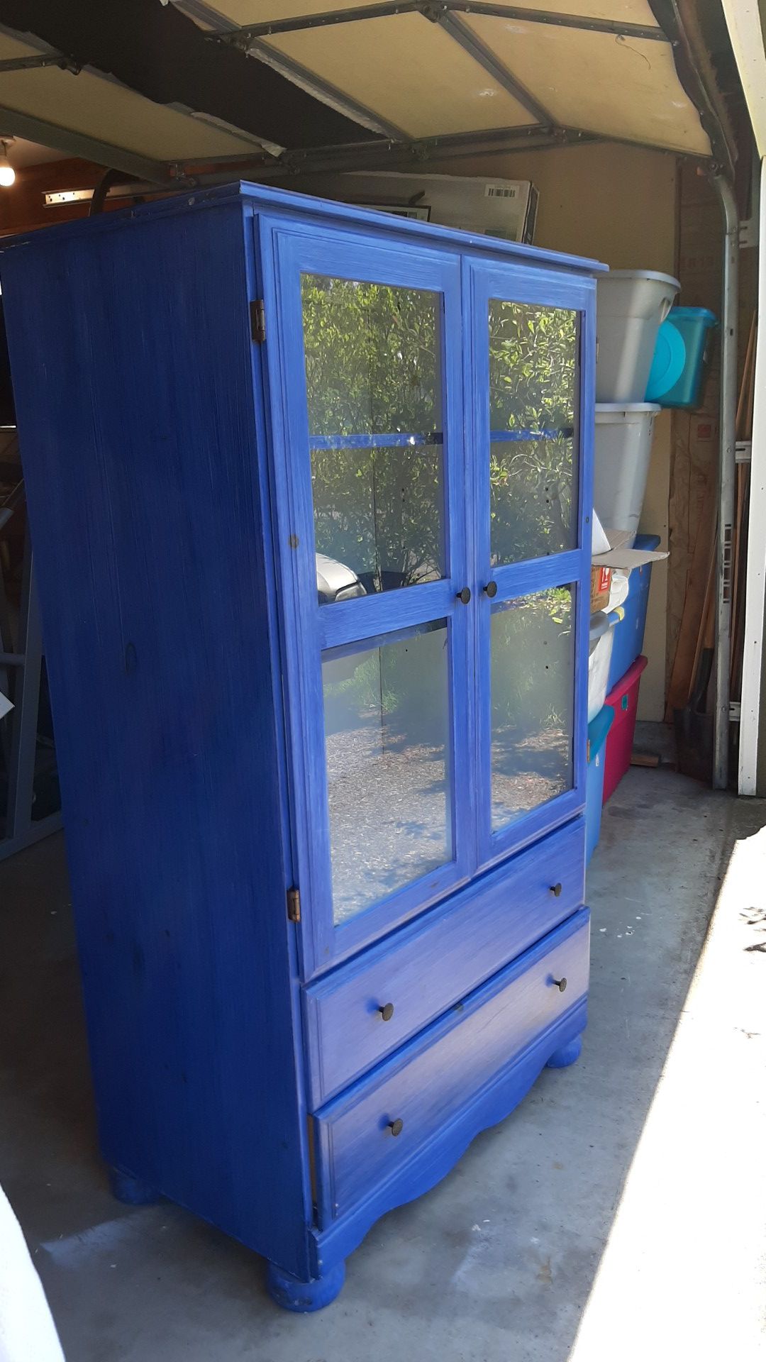 Cabinet with glass doors