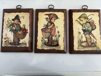 Vintage Hummel Manchester decor, plaques, figurine and tin