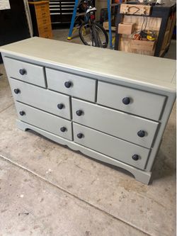 Like new dresser