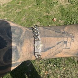 14K Cuban Link Gold Bracelet 