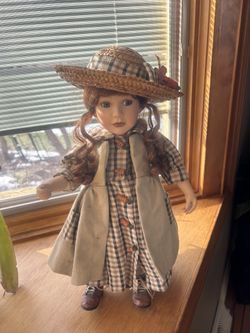 Boyd’s Bear Yesterdays Child “Julia” Garden Friends Doll