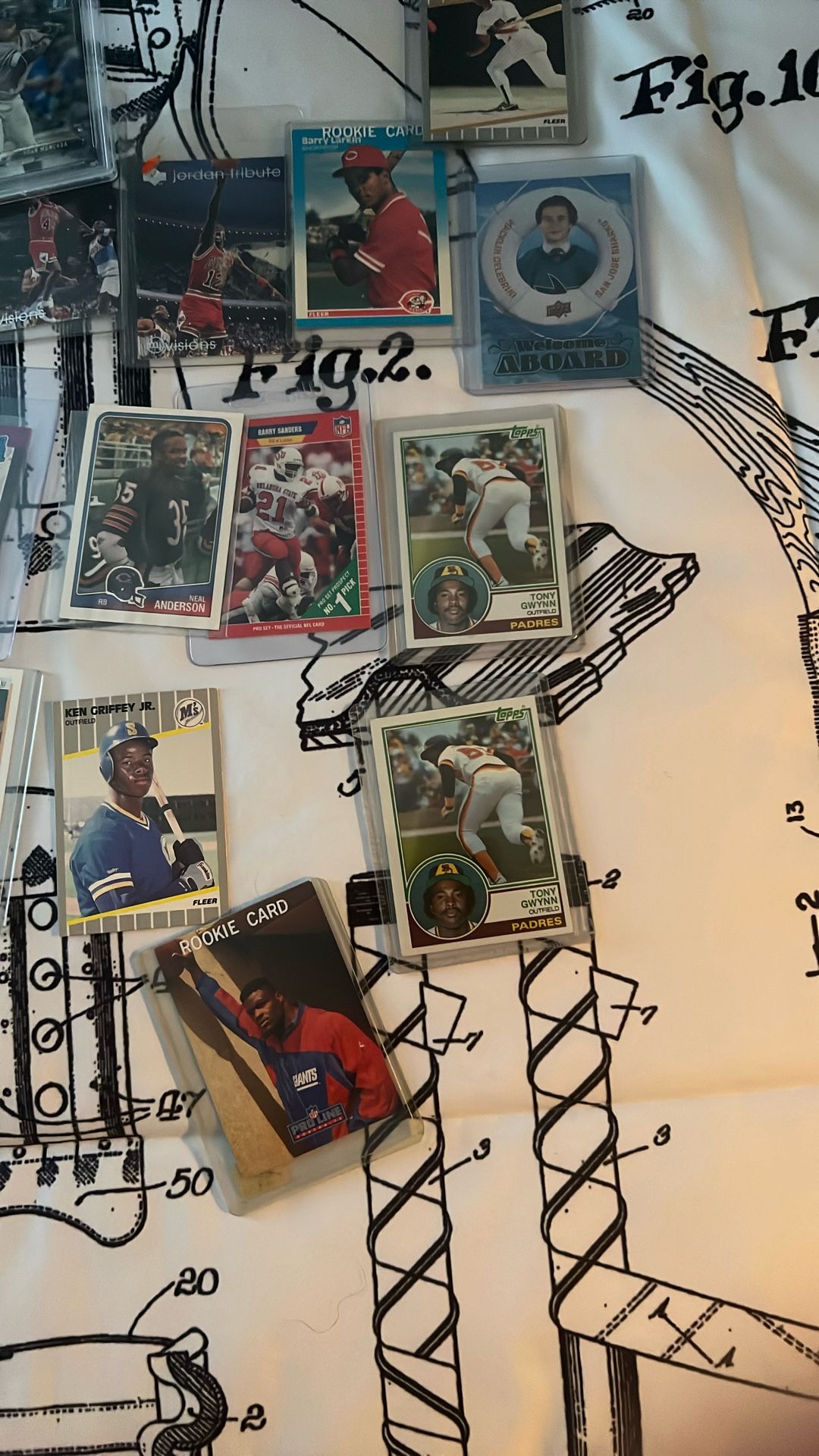 28 Football Baseball Hockey Cards / Lot