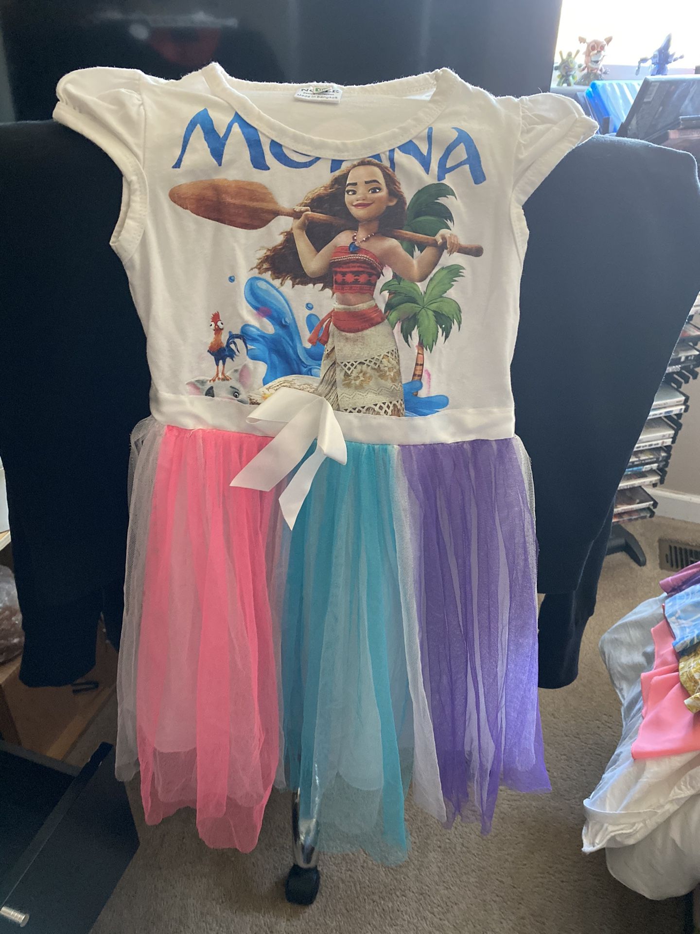 Girls Moana dress should fit a 4T 5T 6T