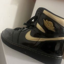 Jordan 1 Retro High Black Metallic Gold