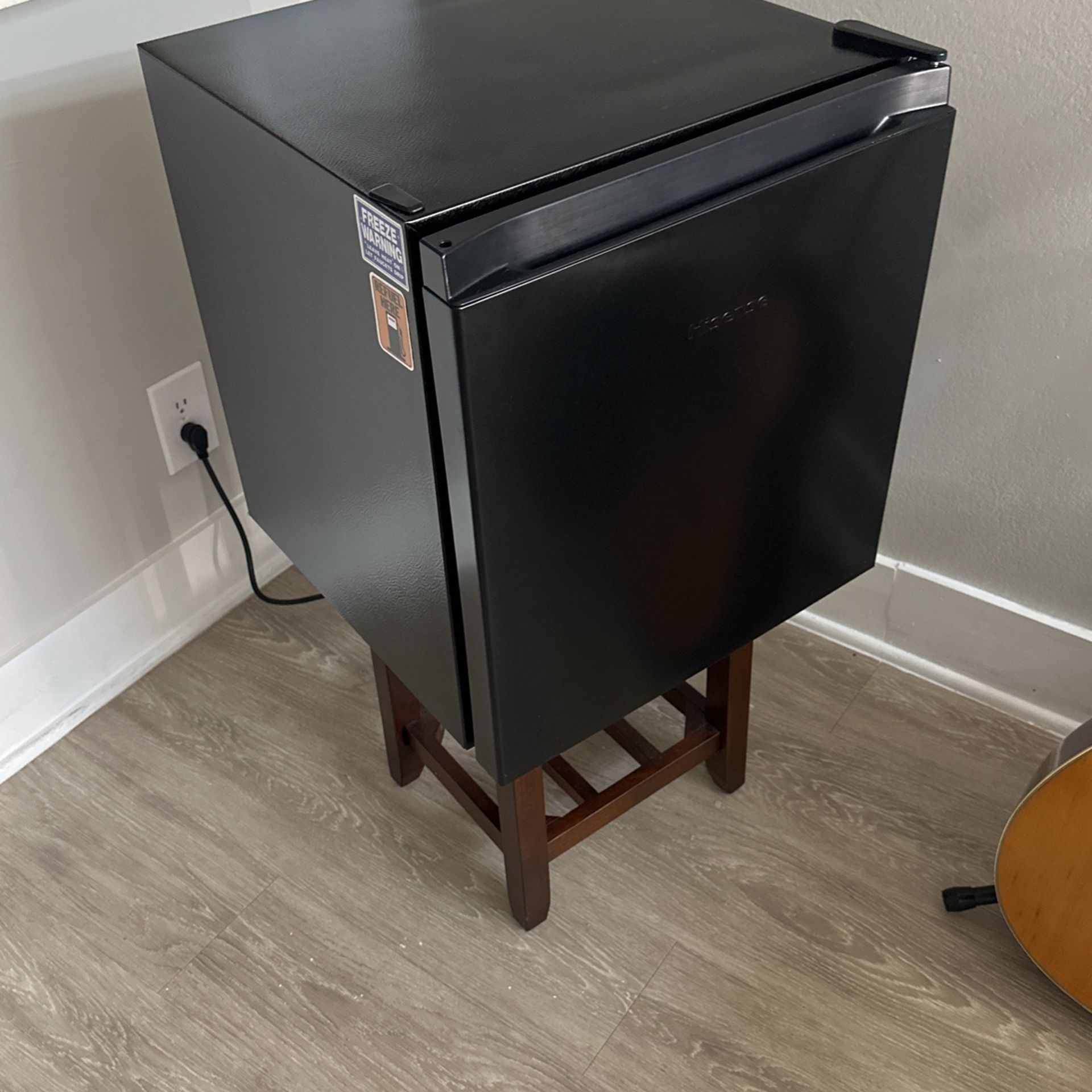 Mini Fridge/cooler