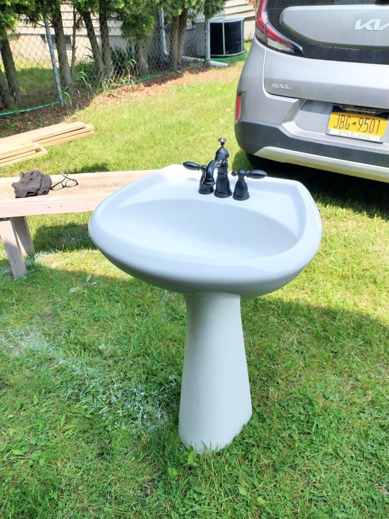 Pedestal Sink