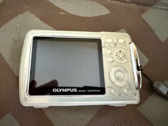 Olympus Stylus 725 SW 7.1MP Waterproof Shockproof Digital Camera + PT-033 Underwater Case
