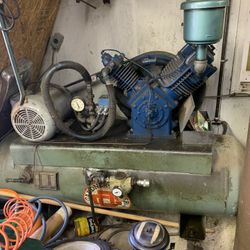 Large Leroi Dresser Air Compressor 