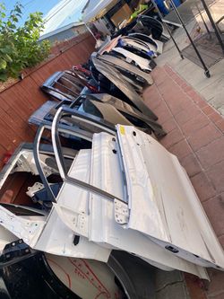 Bulk auto parts doors fenders bumpers Todo