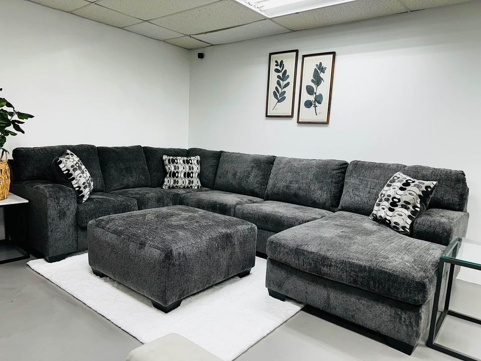 Livingroom Set , Sectionals, Matching Ottoman , No Credit Needed 