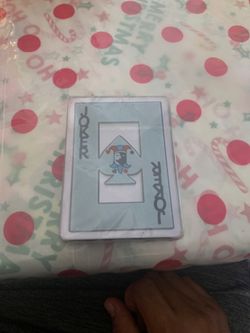 Playing cards brand new is not the paper ones is the hard plastic ones