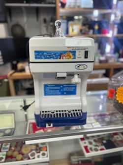 Ice shaver and snow cone maker