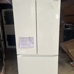 (STEAL OF THE WEEK)🔥🔥18 cu. ft. Smart Counter Depth 3-Door French Door Refrigerator in White