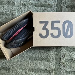 YEEZY 350 BOOST V2 RED STRIPE Size 5 Used