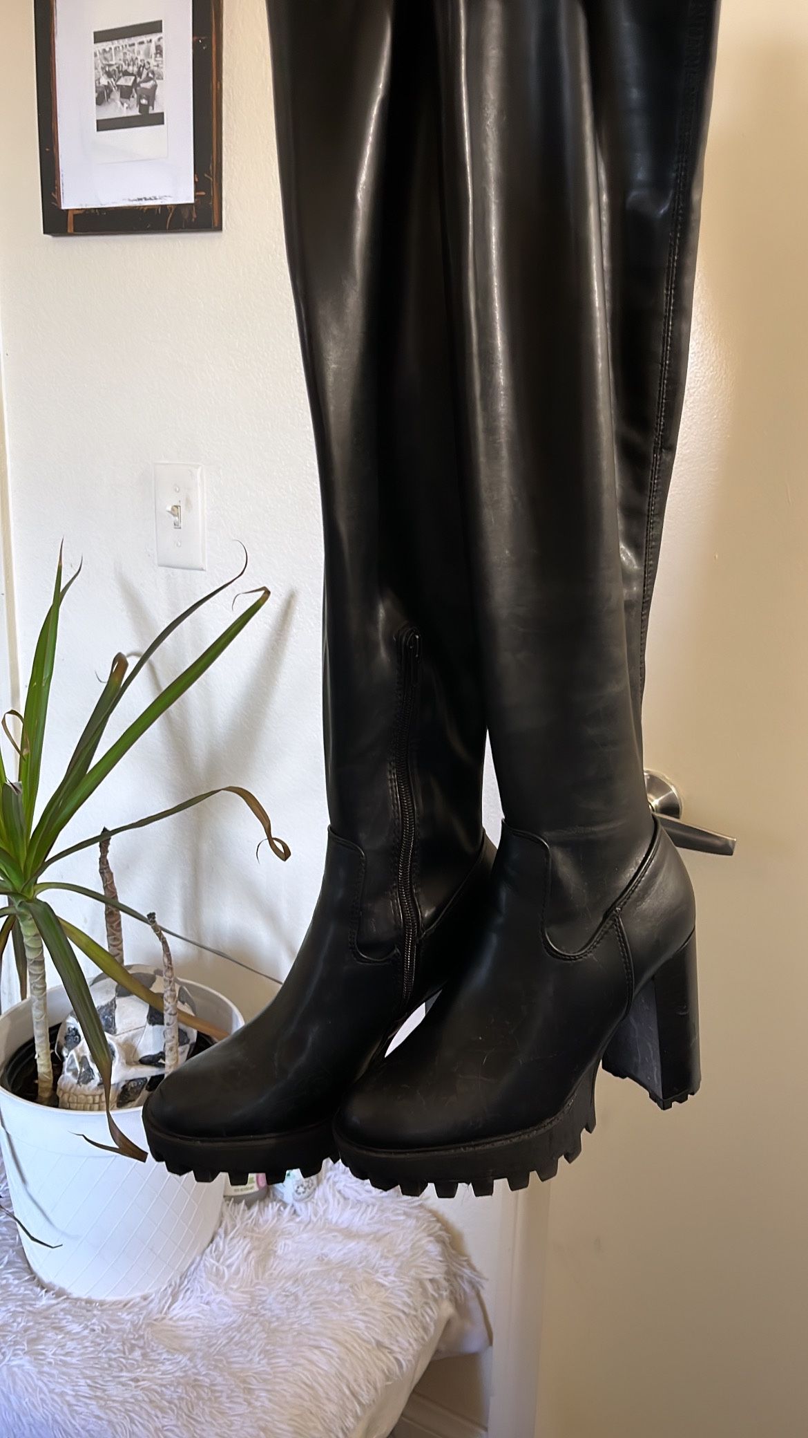Tight High boots Size 7