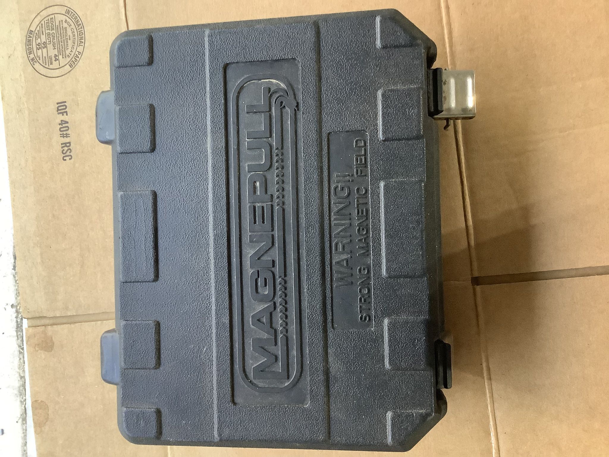 Magna Pull wall fishing device