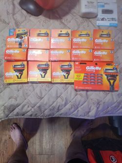Brand New Huge Bundle Of Gillette Fusion 5 ProGlide Razor Cartridges