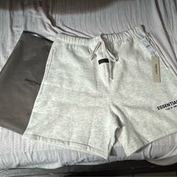 Light Oat Essential Shorts
