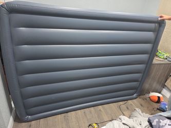 Queen size air matress pump included into matress