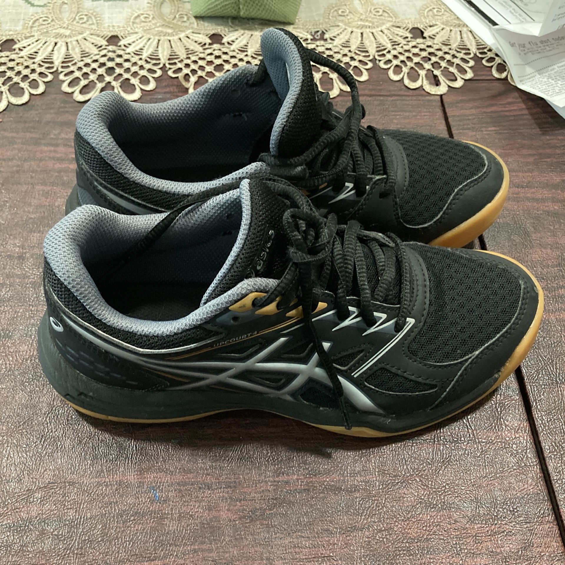 ASICS Volleyball Shoes  Size 3.5