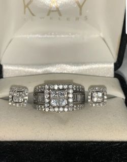 KAY JEWELERS 2.5 CARAT Princess Halo DIAMOND RING & Matching Earrings