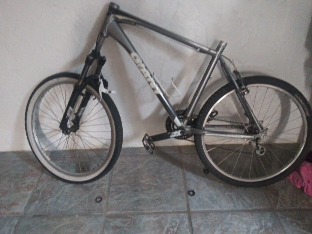 Giant mtn bike FOR PARTS