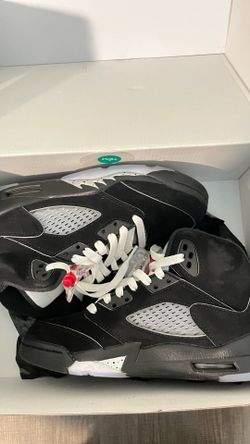 Air Jordan 5 "Black Metallic Reimagined ( Size 4.5 Boys)