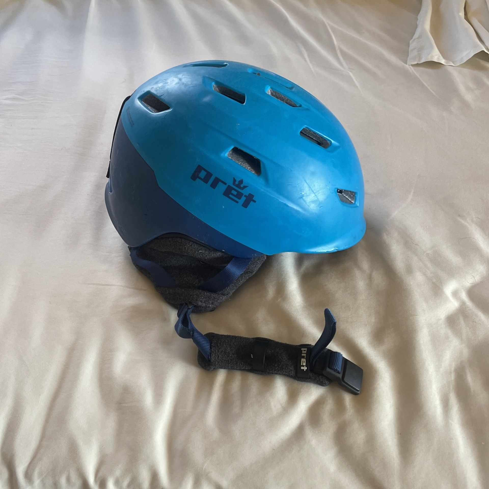 Pret Ski Helmet