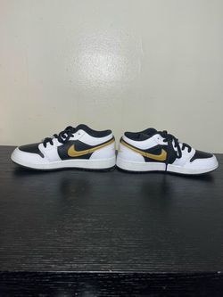 Jordan 1’s Black/White/Gold size Size 6Y