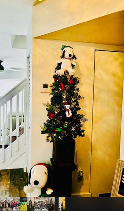 Beautiful Pre-lit Christmas Tree - Price Is Firm