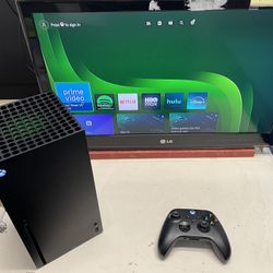 Xbox Series X w/Controller