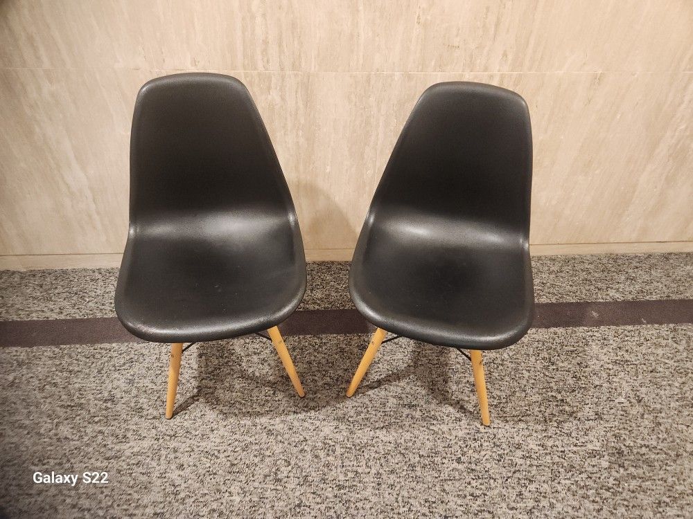 Black Plastic Dining Chair 