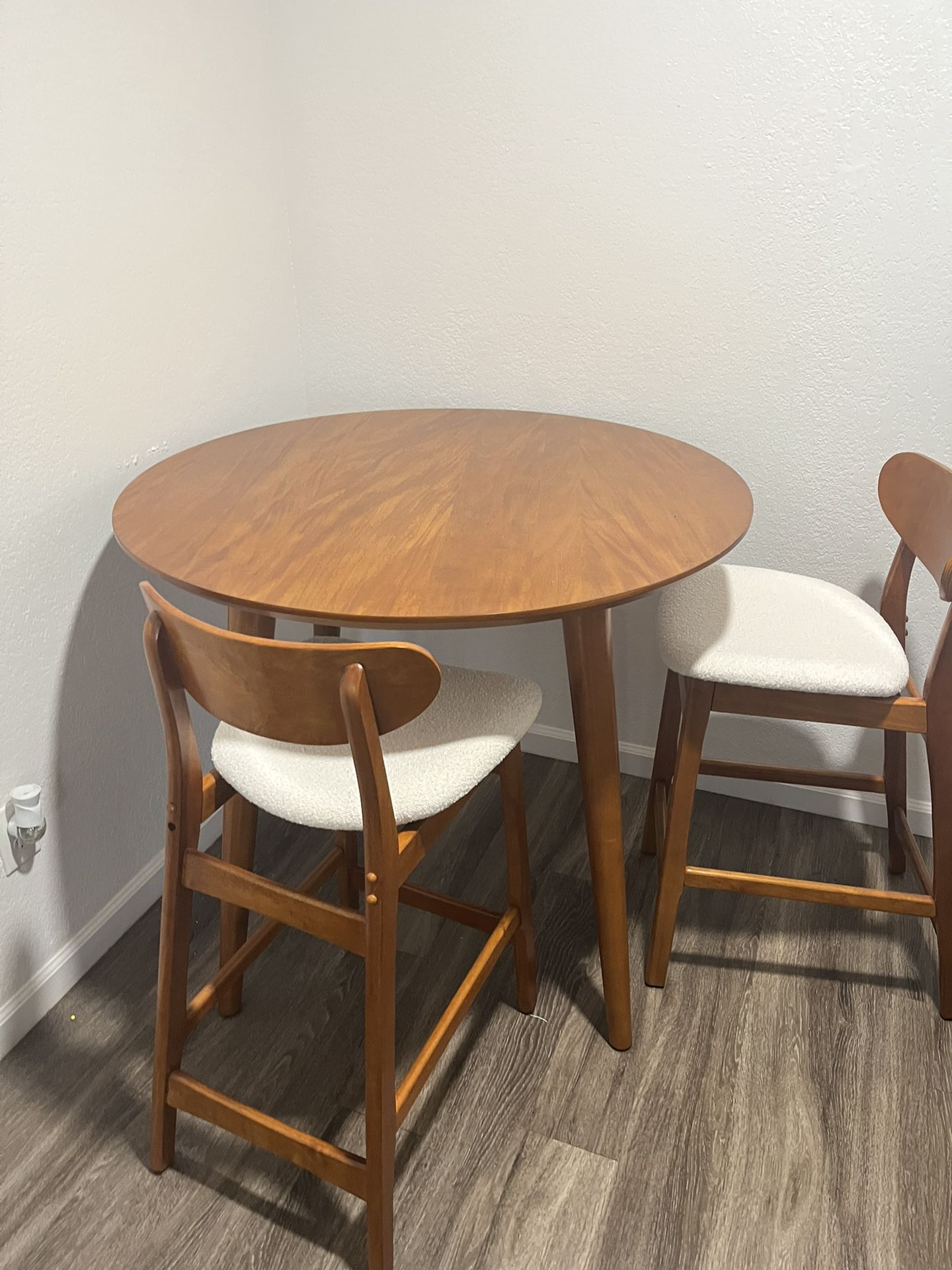 Living Spaces Kitchen Table And Chairs