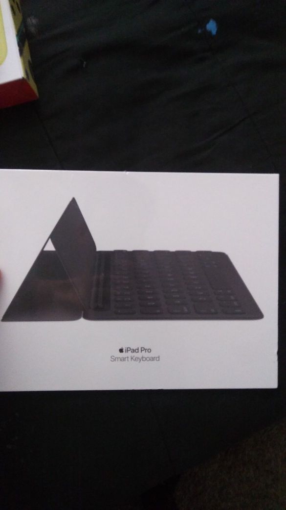 NEW Apple iPad pro 10.5 keyboard NEW