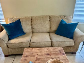 Sofa & loveseat￼