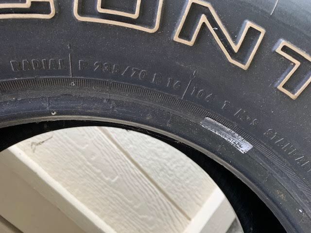 Continental Tire P235/70/R16
